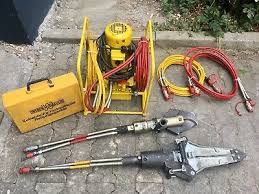 images/Willkommen/Bereich_Verein/chronik/Rettungssatz%20hydraulisch.jpg#joomlaImage://local-images/Willkommen/Bereich_Verein/chronik/Rettungssatz hydraulisch.jpg?width=259&height=194